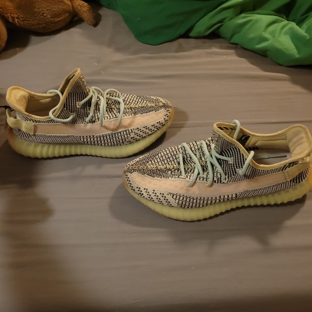 Yeezy Boost - Picture 2 of 9